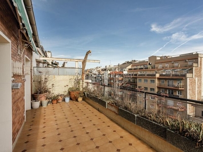 Ático atico con terraza en venta en travessera de dalt en Barcelona