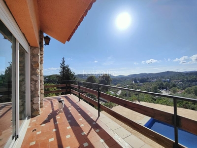 Casa con 3 habitaciones con parking, piscina, calefacción y jardín en Olivella