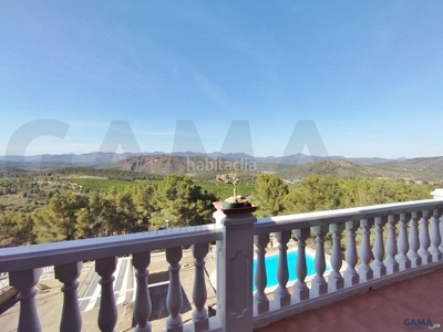 Chalet con 3 habitaciones con parking, piscina, aire acondicionado y vistas a la montaña en Algar de Palancia