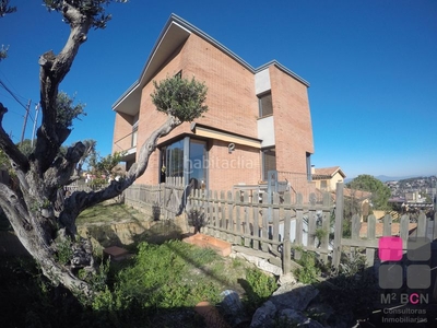 Chalet con 4 habitaciones con parking, calefacción y vistas a la montaña en Cervelló