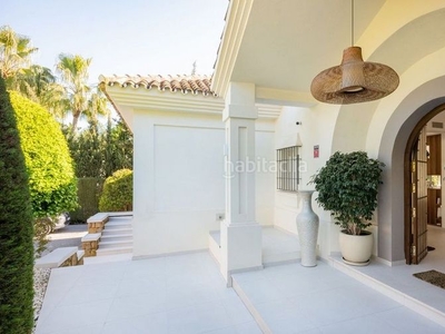 Chalet elegante villa junto a la playa en una de las zonas más exclusivas en Marbella