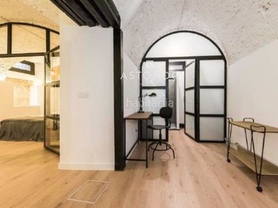 Piso a pocos metros del paseo del prado en edificio señorial, se vende loft de 78 metros cuadrados, con 1 habitación, salón cocina y un baño. en Madrid