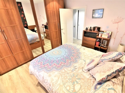Piso en carrer de sagrada família 40 piso con 3 habitaciones con ascensor, calefacción y aire acondicionado en Badalona