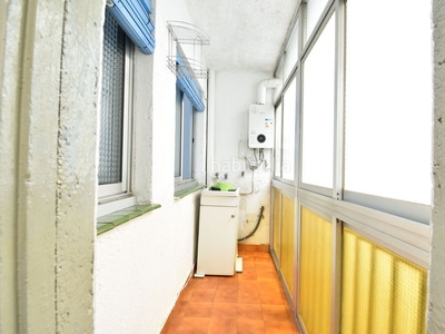 Piso en carrer de sagrada família 6 piso con 3 habitaciones con ascensor en Badalona