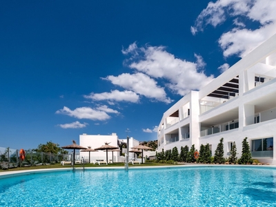 Venta de piso con piscina y terraza en Las Chapas - El Rosario (Marbella (Municipio)), Los Monteros