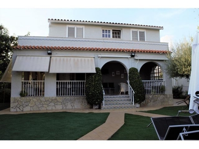 Villa recién reformada a la venta en Benicassim