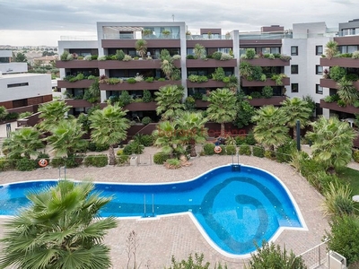Alquiler de ático en calle De Marcelino Álvarez de 2 habitaciones con terraza y piscina