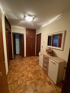 Alquiler de piso en calle Ría Do Burgo de 4 habitaciones con muebles y calefacción