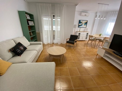 Alquiler de piso en Santa Cruz - Industria - Polígono Campollano de 3 habitaciones con terraza y muebles