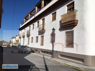 alquiler piso amueblado con cochera en zona céntrica. acceso minusválidos.