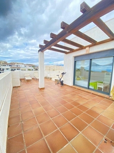Ático en venta en avenida Mar Cantábrico de 4 habitaciones con terraza y piscina