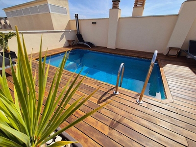 Ático en venta en edificio Louis Pasteur de 4 habitaciones con terraza y piscina