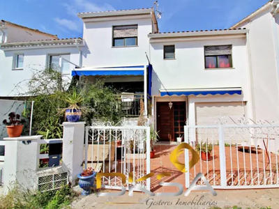 Casa adosada en venta en Heliópolis en Benicàssim Golf por 229,000 €
