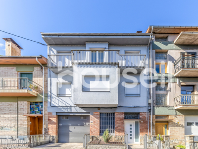 Casa en venta de 263 m² Calle Castanyer, 17800 Olot (Girona)