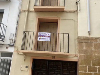 Casa en venta en Calle Constitución, Número 14 en Castelserás por 32,000 €
