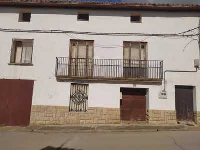 Casa en venta en Torralba de los Sisones en Torralba de los Sisones por 35,000 €