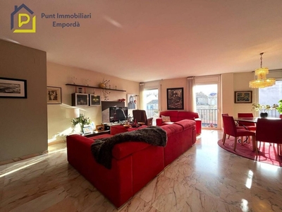 Dúplex en venta en Centre - Figueres de 5 habitaciones con terraza y garaje