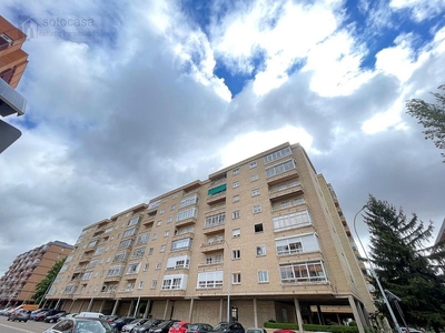 Alquiler de piso en calle Miguel Sebastian Herrador de 3 habitaciones con garaje y muebles