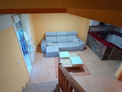 Piso en alquiler en Plasencia de 1 habitación con terraza y muebles