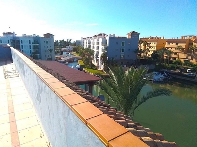 Venta de ático en avenida De la Marina Isla Carey de 5 habitaciones con terraza y piscina
