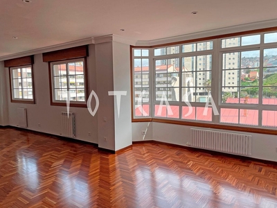 Venta de piso en Areal – Zona Centro de 4 habitaciones con garaje y jardín