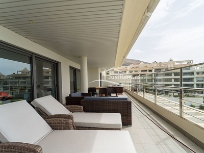 Alquiler de ático en Zona de Mascarat de 3 habitaciones con terraza y piscina