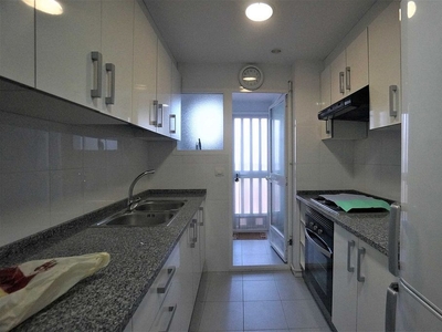 Alquiler de piso en Alcalá la Real de 3 habitaciones con muebles y balcón