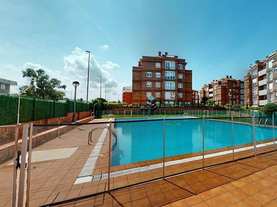 Alquiler de piso en calle Isaac Albéniz de 2 habitaciones con terraza y piscina