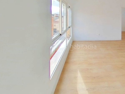 Alquiler piso con 3 habitaciones en Campoamor Sabadell