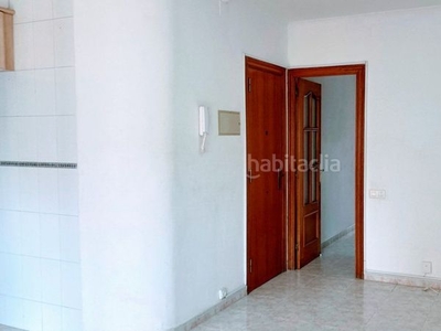Alquiler piso en zona progrés, 47 m² útiles, 2 habitaciones y balcón en Badalona