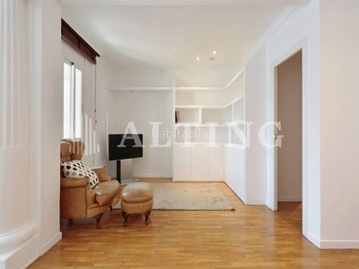 Alquiler piso luminoso piso de 96m² en alquiler junto a avenida roma en Barcelona