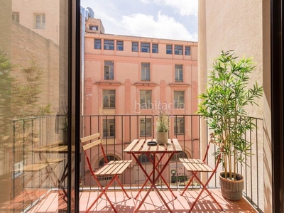 Alquiler piso precioso piso recién reformada y muy amplio con terraza comunitaria!! en Barcelona