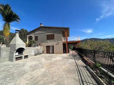 Casa con 4 habitaciones con parking, piscina, calefacción, aire acondicionado y vistas a la montaña en Esparreguera