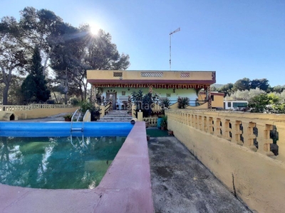 Casa con 4 habitaciones con piscina y calefacción en Sagunt