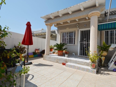 Chalet en venta en La Siesta, Torrevieja, Alicante