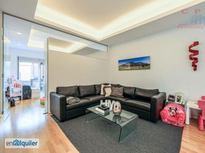 Estupendo y luminoso piso amueblado de 126 m2, 2 dormitorios y terraza, próximo al metro Ventas.