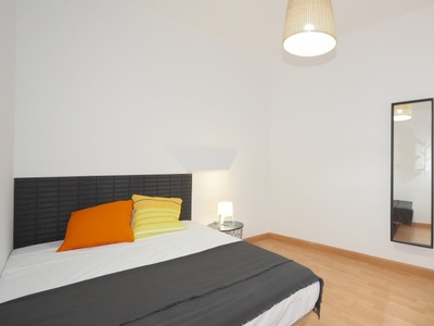Habitación en un apartamento de 5 dormitorios en Horta-Guinardó, Barcelona.