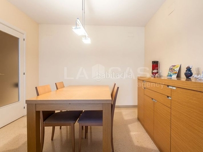 Piso con 3 habitaciones amueblado con ascensor, calefacción y aire acondicionado en Hospitalet de Llobregat (L´)