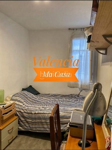 Piso con 3 habitaciones en Natzaret Valencia