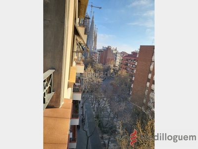 Piso con 4 habitaciones con ascensor y calefacción en Barcelona