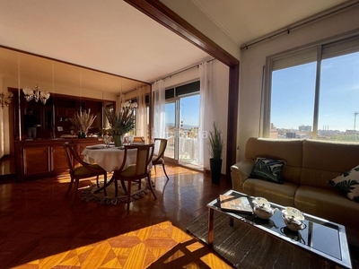 Piso de 3 habitaciones, con vistas despejadas y super luminoso en Barcelona