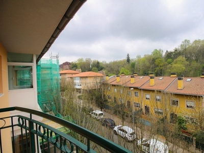 Piso en alquiler en Aiete de 2 habitaciones con garaje y balcón