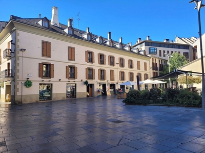 Piso en alquiler en plaza San Pedro de 4 habitaciones con garaje y calefacción