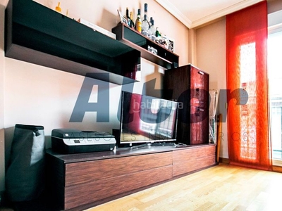 Piso en venta , con 60 m2, 1 habitaciones y 1 baños, ascensor, aire acondicionado y calefacción individual gas. en Madrid