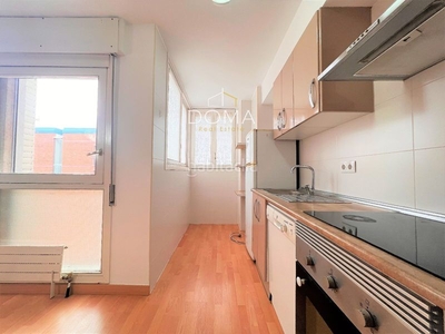 Piso en venta , con 62 m2, 1 habitaciones y 1 baños, piscina, garaje, ascensor y calefacción radiadores. en Barcelona