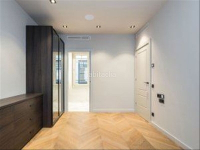 Piso en venta , con 91 m2, 1 habitacion y 2 baños, ascensor y aire acondicionado. en Barcelona