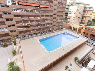 Piso en venta en Pajaritos - Plaza de Toros de 4 habitaciones con piscina y garaje