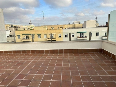 Venta de piso en calle De Narváez de 3 habitaciones con terraza y piscina