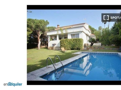 Villa de 5 dormitorios con piscina y jardín en Marbella