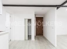 Piso pequeño apartamento sin ascensor en el born en Barcelona